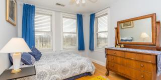 4113 N Southport Avenue Gallery 21