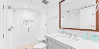 Gorgeous 3 bed 3.5 bathroom home available month to month in the highly desired city of Corona Del Mar. Gallery 27