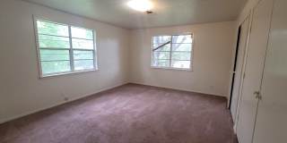 Huge 3 bedroom/1 bath upstairs apartment with Water, Gas Range and Refrigerator! Gallery 13