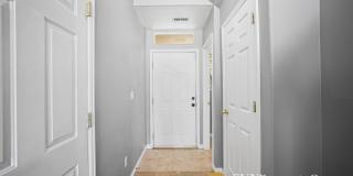 Beautiful Townhome in Excellent West Valley Area Gallery 3