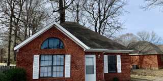 2Bed 1 Bath Fenced Backyard! Gallery 1
