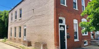 Charming 2 Bedroom/2 Bathroom Townhome in Federal Hill W/ Parking Gallery 1