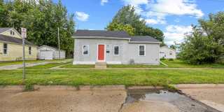 3BR Home with Modern Kitchen in Knoxville, IA Gallery 1
