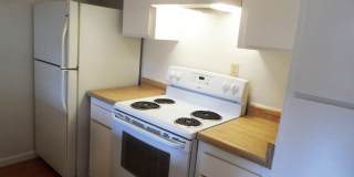 Cozy condominium in Blossom Valley. Hardwood floor, dishwasher, balcony. Gallery 11