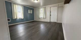 2 Bedroom House with Large Yard Gallery 4
