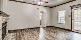 1700 Ne 8th St Gallery 21