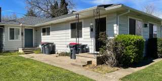 Nice 2 Bedroom 1 Bath Front Duplex-Parking and a Garage with Remote for Easy Access Gallery 1