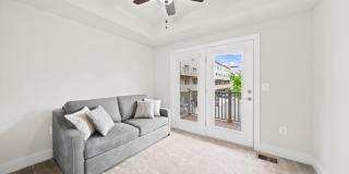 44730 TIVERTON Square Gallery 13
