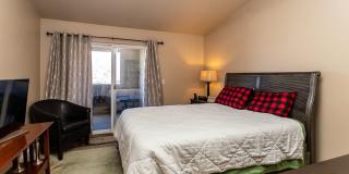 Beautiful upper-level condo in gated community!!! Gallery 16