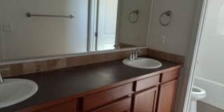 Stylish Comfort in the Heart of Pullman Gallery 12