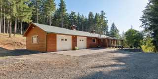 Charming 3BR House in Cottage Grove Gallery 1