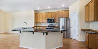Beautiful Eagle Crest Home with Stunning Views and High-End Features! Beautiful Eagle Crest Home with Stunning Views and High-End Features! Gallery 5