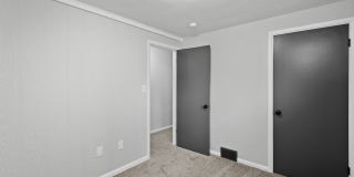 Stunning 3 bed, 2 bath home in East Hills available August 1! Gallery 16