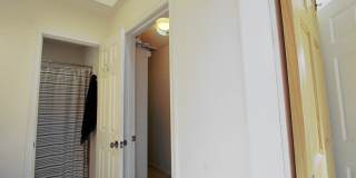 Stunning, Modern 2 Bed, 2 Bath with Office in Woodcroft! Gallery 12
