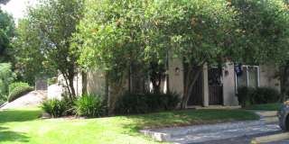 Move In Special! End unit 2 bedroom - Small Pets OK Gallery 1