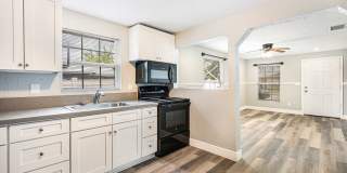 Charming 3-Bedroom Home with Renovated Interior & Large Fenced Backyard – Pet Friendly! Charming 3-Bedroom Home with Renovated Interior & Large Fenced Backyard – Pet Friendly! Gallery 1