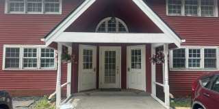 2 bedroom with loft in downtown Quechee Gallery 1