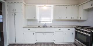 Spacious 4 Bed 2 Bath with Big Backyard Gallery 7