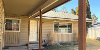 RV Parking, SMALL DOG OK, NE 3 Bdrm, 2 Bath House, All Appliances, Wood Stove, Dbl. Garage Gallery 1