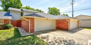 Beautiful Two-Story 3bed/2bath Townhome Available in Westside Norman!! Gallery 3