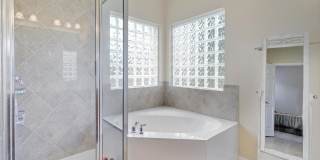 Beautiful one story stone home in Estates at Settlers Park Gallery 20