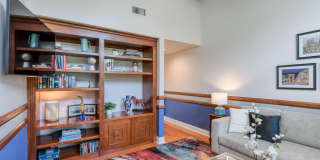 Luxury 4-bedroom - 4 bath with garage Gallery 15