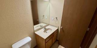 Spacious 4 Bed / 2.5 Bath in Quiet Neighborhood Available NOW! Gallery 8