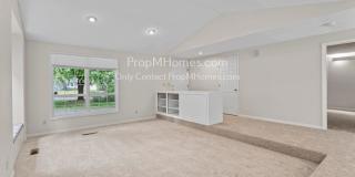 Lake Oswego Two Bedroom Home - New Updated Kitchen Coming Soon! Gallery 4