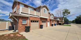 Immaculate well maintained 2 bedroom end-unit condo with easy access to Boulder and Denver Gallery 1