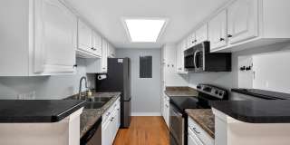Charming 2BR Condo in Denver - Available NOW! Gallery 1