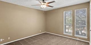 Charming 2BR Condo with Vaulted Ceilings, Fireplace & Pool Access Gallery 19