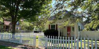 Adorable 3 Bedroom, 2 Bath on N Summit Gallery 1