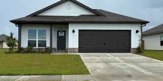 ELBERTA - Three Bedroom, Two Bath w/Office/Flex Space Gallery 1