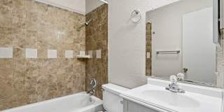 2 Bedroom Townhome with Refrigerated Air Gallery 18