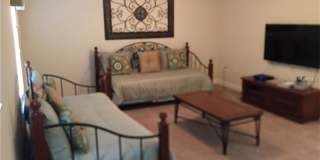 GORGEOUS SINGLE FAMILY HOME, PROFESSIONALLY DECORATED, FULLY FURNISHED Gallery 7