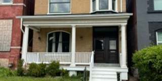 3 Level Fountain Park 4 bedroom. 3.5 bathroom rehabbed home. Gallery 1