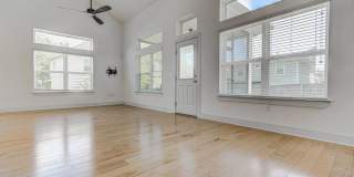 Elegant 4BR Home with Bonus Room & Designer Finishes Elegant 4BR Home with Bonus Room & Designer Finishes Gallery 10