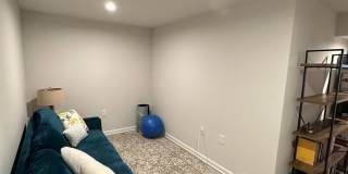 FULLY FURNISHED like-new Townhouse w/ Garage Gallery 6