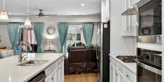 Luxurious 3 Bed 2.5 Bath Townhome In Beautiful Foster's Glen Gallery 13