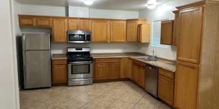 Spacious 3 Bedroom + Den Near Phoenix Country Club Gallery 3