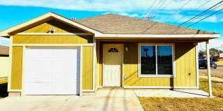 Great 3-bedroom house with a fenced backyard. Gallery 1