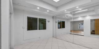 "Rare Single-Story Remodel: Modern 3BR End-Unit in University Park Gallery 11