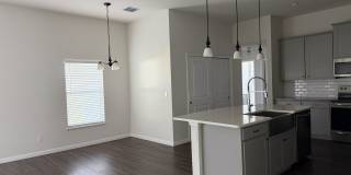 Gorgeous 3-4 bedroom Home off Becker Gallery 25