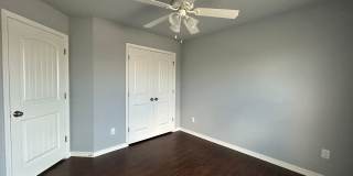 Townhouse with Garage - Minutes from Downtown Rogers Gallery 29
