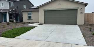 *** MOVE IN SPECIAL - HALF OFF FIRST MONTHS RENT*** Gallery 1