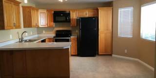 Cozy 3 Bedroom Condo Gallery 1