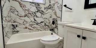 2620 NW 18th Ter Gallery 2