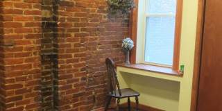 Beautiful Renovated Four bedroom Townhome Gallery 32