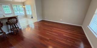 Room in 3 Bedroom Home at Ridge Ave Gallery 3