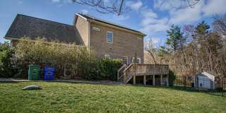 Spacious Home with Hot Tub, Fenced Yard and Solar Power Gallery 6